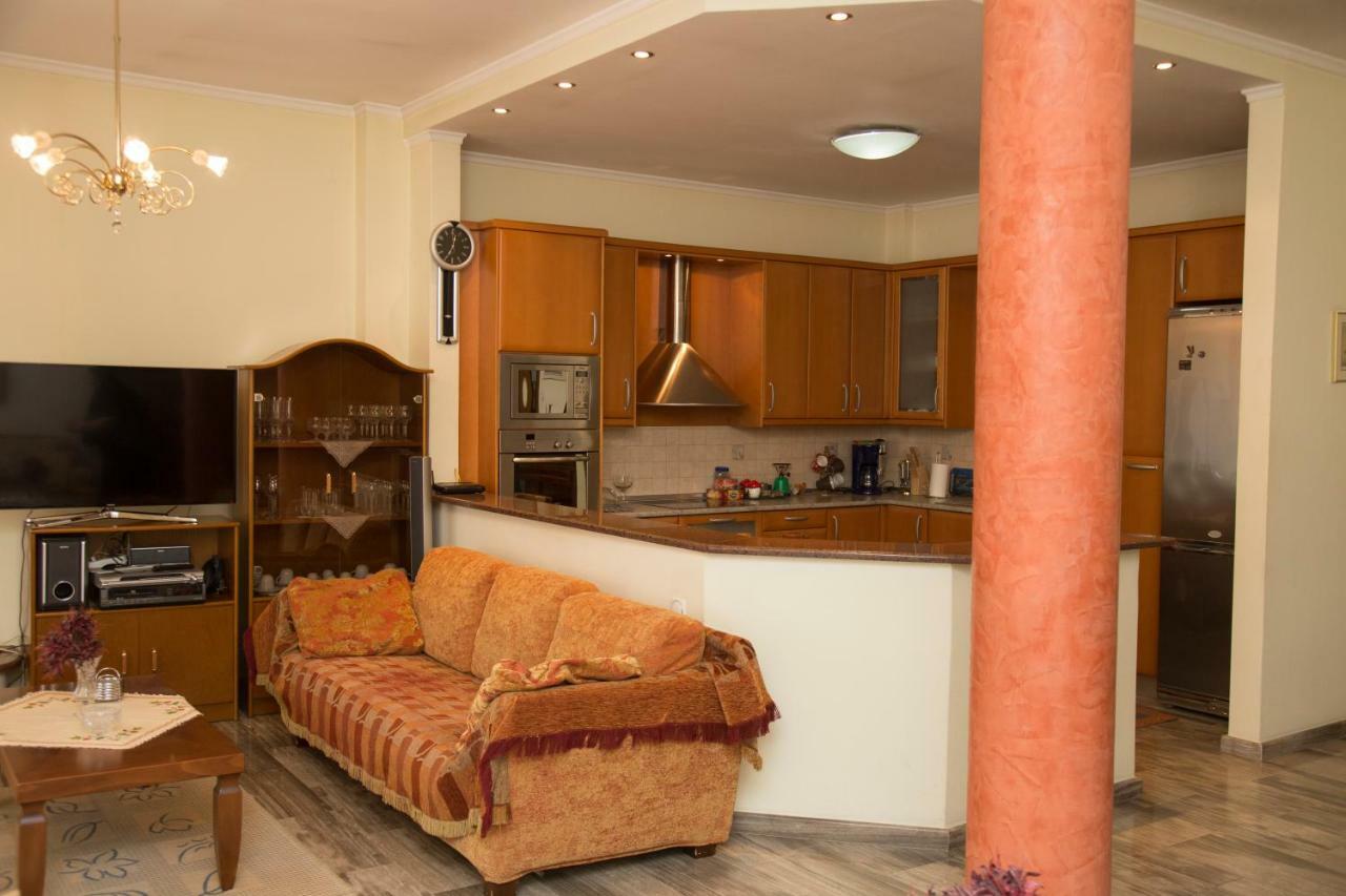 Veta'S Spacious Central Apartment Seres Zewnętrze zdjęcie